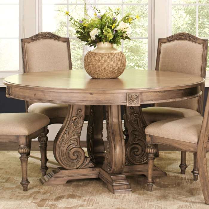 Round dining room table decor