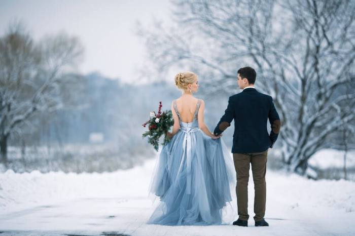 Simple wedding dress tulle